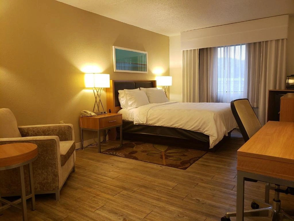 Holiday Inn Express Pittsburgh-North (Harmarville)